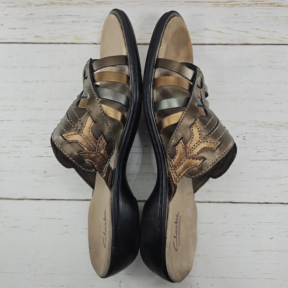 Clarks Bendable Women 9.5 Brown Leather Metallic Wedge Toe Post Sandal Shoes - Picture 7 of 10